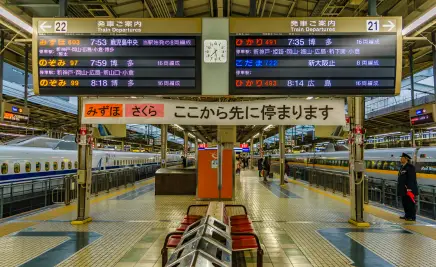 Japan Zug Bahnhof Pünktlichkeit